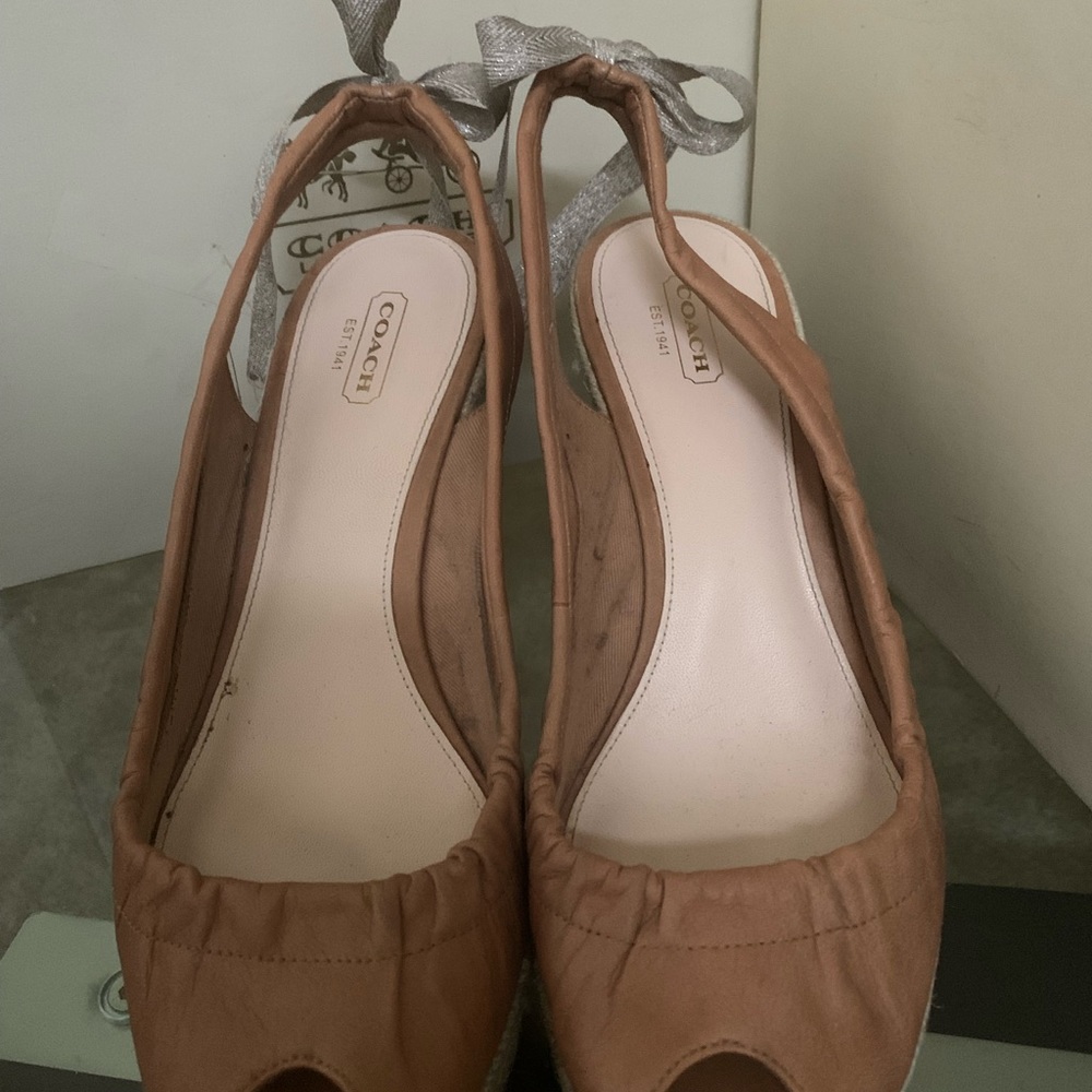 Coach Women's Maritza Calf Shoe Size 9.5 M Tan - Picture 2 of 11